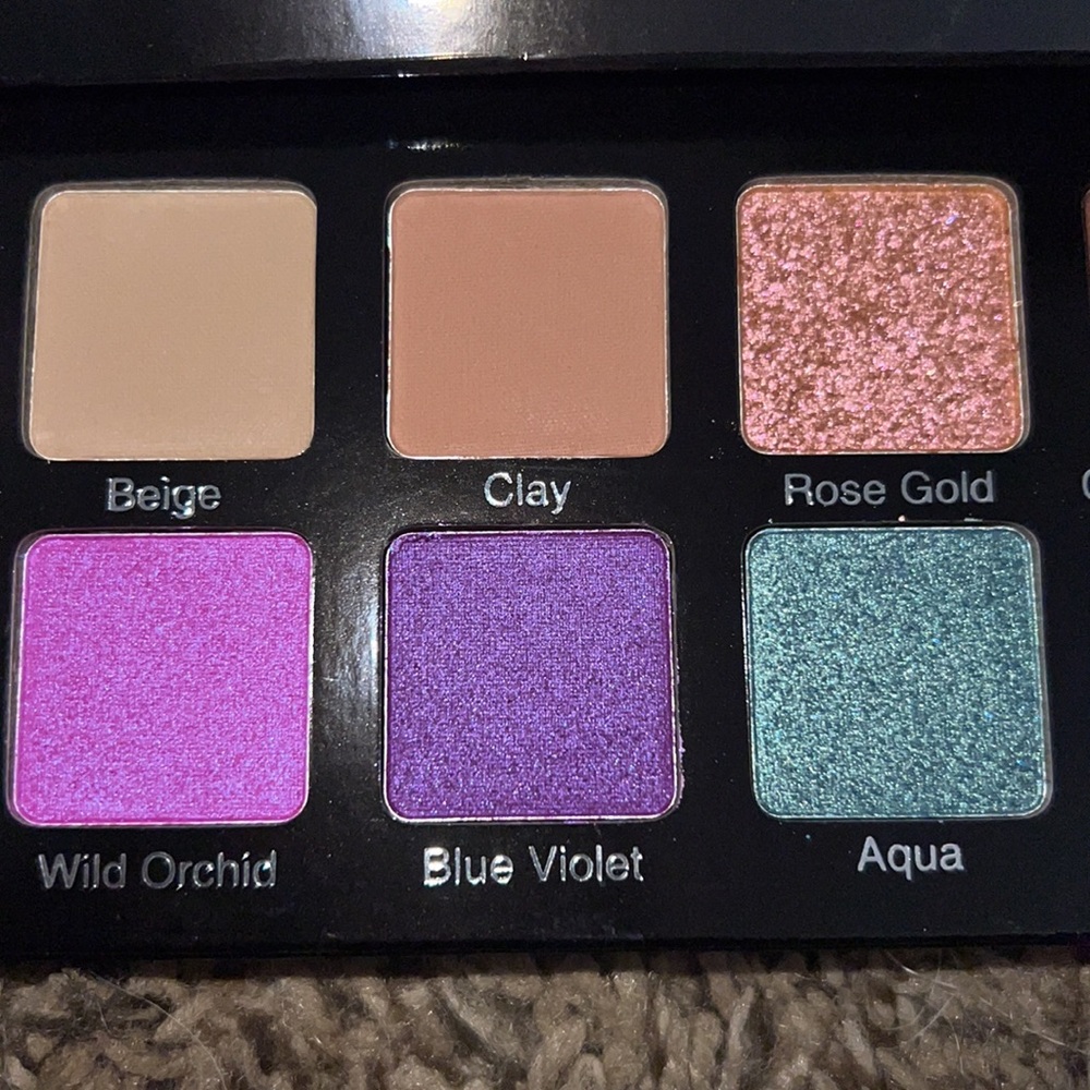 Violet Voss Essentials 2 - Picture 2 of 3